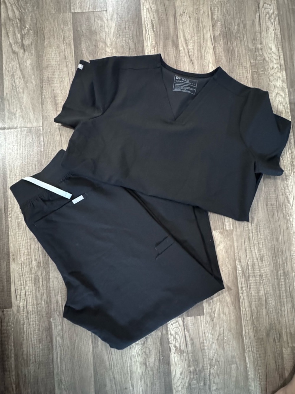 FIGS Black Scrub Set 2-Piece V-Neck Top + Petite Drawstring Pants L/P